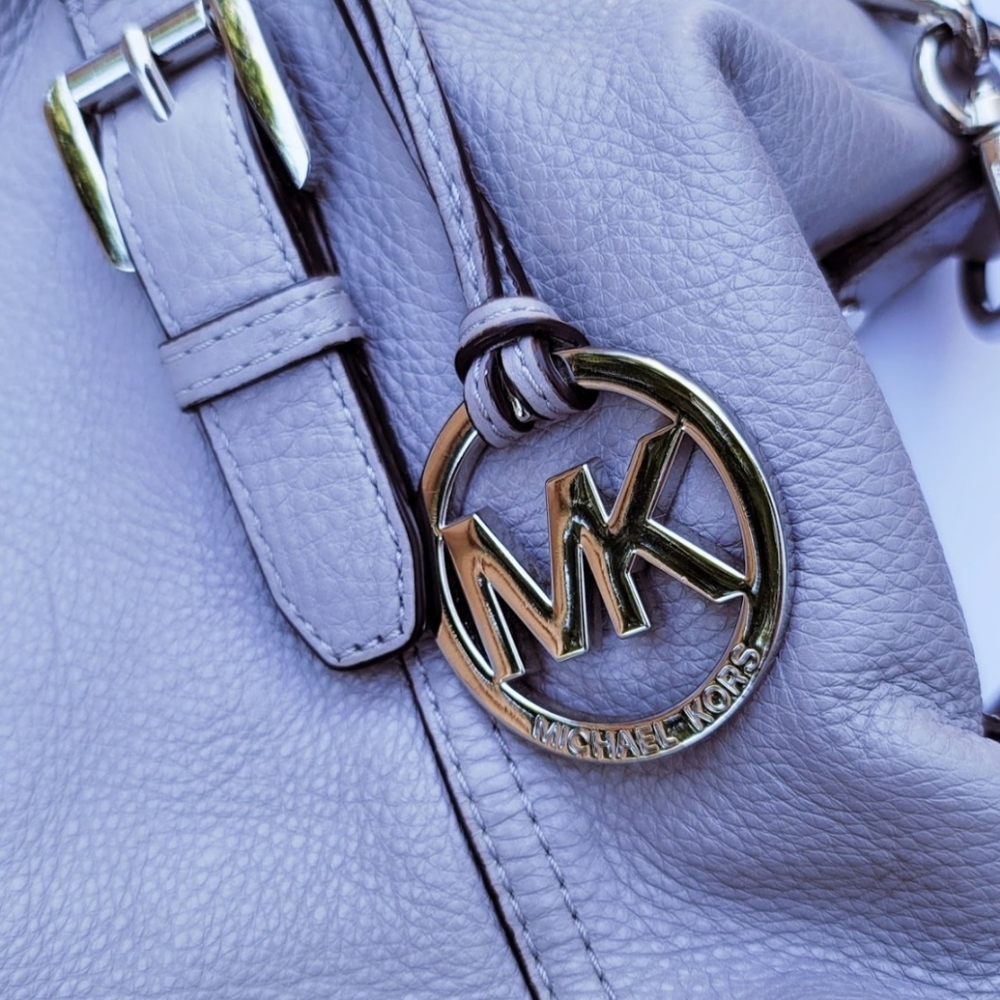 Micheal Kors crossbody (gray)